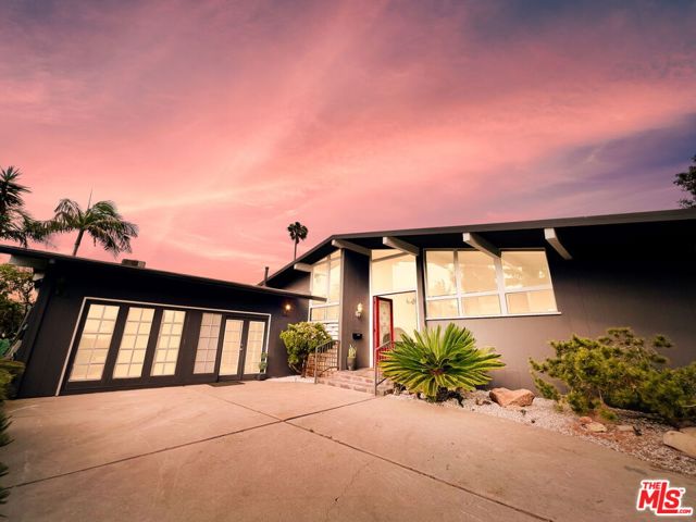 2838 Medill Place, Los Angeles CA: https://media.crmls.org/mediaz/0fac0e59-ce1f-46f6-bddc-d102093b011e.jpg