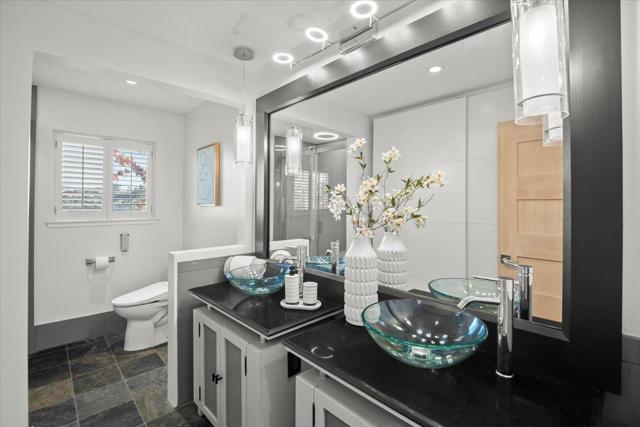 865 Somerset Court, San Carlos CA: https://media.crmls.org/mediaz/0fac1edb-a8b0-4778-a9bf-27fb818a66a8.jpg