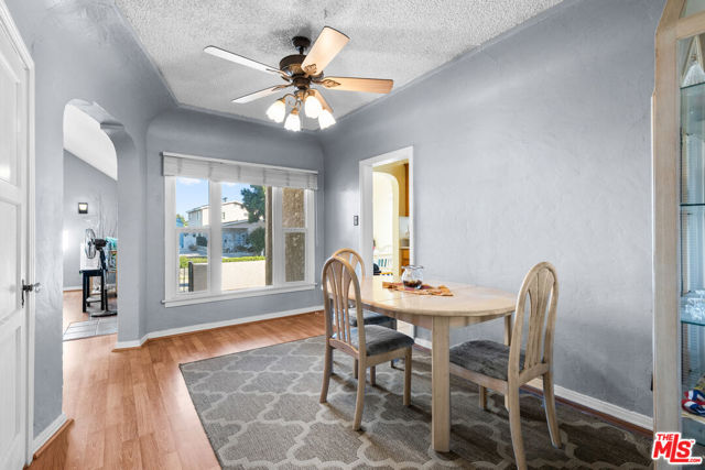 618 W 111th Place, Los Angeles CA: https://media.crmls.org/mediaz/0fac2421-6c51-4e5c-b143-772c0661a7f1.jpg