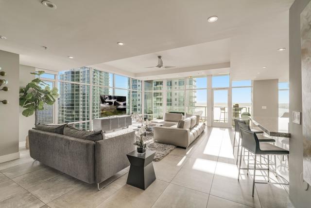 1262 Kettner Blvd, San Diego CA: https://media.crmls.org/mediaz/0fac2da2-abef-46dd-83e2-4c4af7343055.jpg