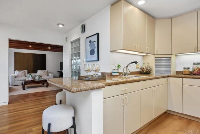 1859 Zapo Street, Del Mar CA: https://media.crmls.org/mediaz/0fac81f8-d796-443e-a26e-77a6991e4573.jpg