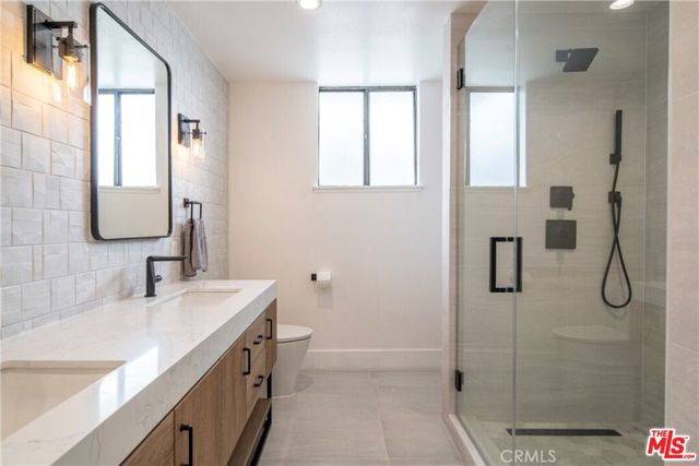 306 Bora Bora Way, Marina del Rey CA: https://media.crmls.org/mediaz/0facafa9-7c35-4eb3-866f-261ec90bf745.jpg