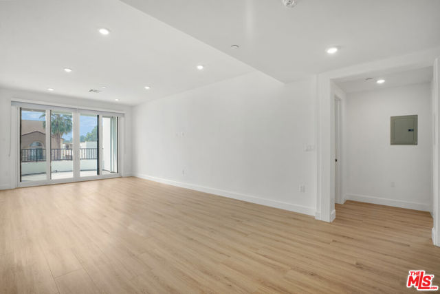 1832 S Barrington Avenue, Los Angeles CA: https://media.crmls.org/mediaz/0fad5919-bb15-4454-9b1c-f83766cdd77f.jpg