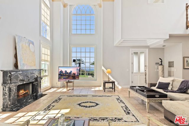 14330 Mulholland Drive, Los Angeles CA: https://media.crmls.org/mediaz/0fade24a-5312-4968-9355-03fef770a83c.jpg