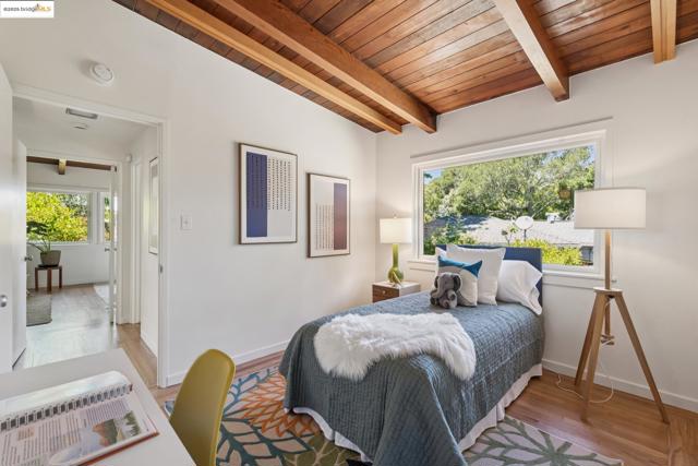 39 Norwood Ave, Kensington CA: https://media.crmls.org/mediaz/0fae36fd-a32c-49ed-a619-4ecc7b6914ab.jpg