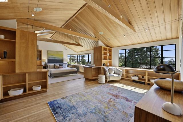 44 Highgate Rd, Kensington CA: https://media.crmls.org/mediaz/0fae619d-5071-4681-9b05-22dc3ef32cc4.jpg