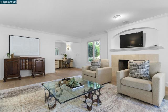 120 Heritage Oaks Pl, Alamo CA: https://media.crmls.org/mediaz/0faec542-21c0-49a4-9152-9c2354a51a23.jpg