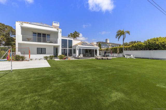 3325 Caminito Daniella, Del Mar CA: https://media.crmls.org/mediaz/0faecb2b-0967-423b-8313-1f8de026f1ef.jpg