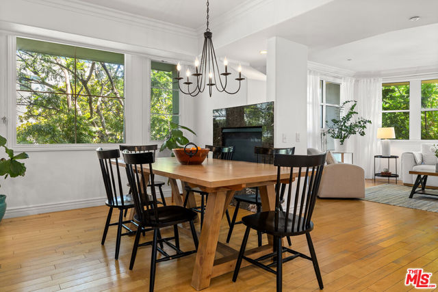 1601 S Bentley Avenue, Los Angeles CA: https://media.crmls.org/mediaz/0faecd89-429f-4749-a6c7-30b0ff8cf0be.jpg
