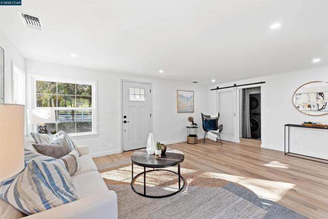 2188 1st Ave, Napa CA: https://media.crmls.org/mediaz/0faee883-321e-40b6-a955-533569b971cf.jpg