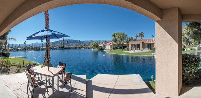 125 Lakeshore Drive, Rancho Mirage CA: https://media.crmls.org/mediaz/0faf3aeb-841a-4c9f-8c64-0d0b3fe021ca.jpg
