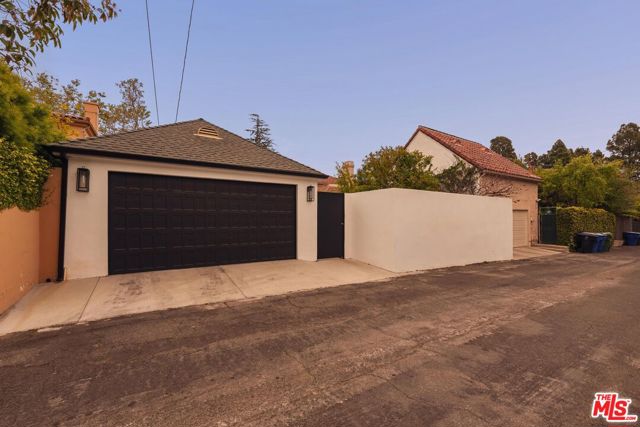 324 15th Street, Santa Monica CA: https://media.crmls.org/mediaz/0faf87aa-58c1-4fc6-b291-50ca701c8edb.jpg