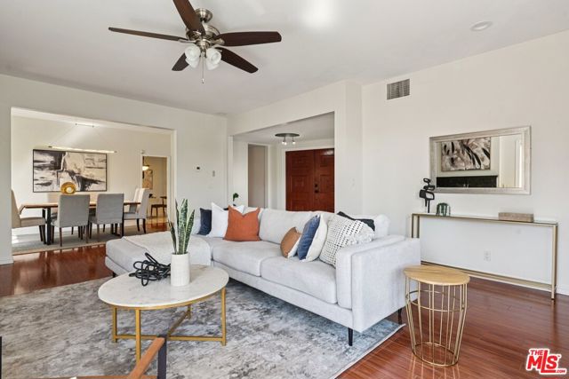1209 Amherst Avenue, Los Angeles CA: https://media.crmls.org/mediaz/0faf8e12-dd21-4929-86d4-b467a37d70f9.jpg