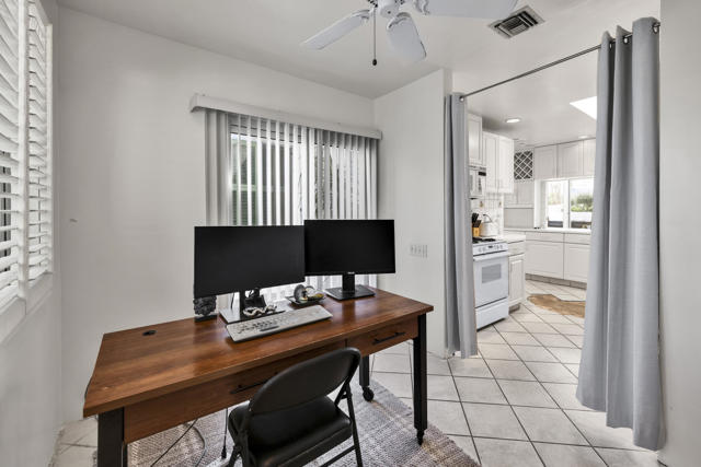 211 E Canyon Vista Drive, Palm Springs CA: https://media.crmls.org/mediaz/0fafdd00-ea5f-4ff3-9c0c-437191bf43e8.jpg