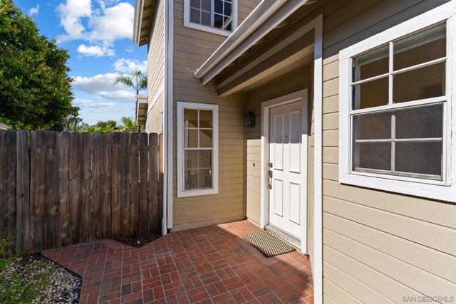 10598 Rancho Carmel Dr, San Diego CA: https://media.crmls.org/mediaz/0fb0a01c-409c-46f7-a6e4-53bc02dbd24f.jpg