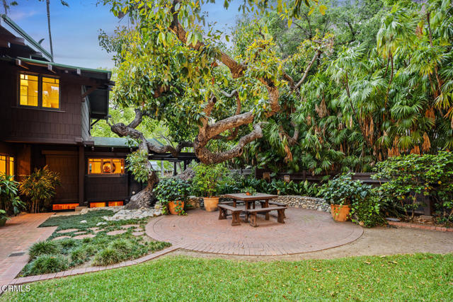 1524 Milan Avenue, South Pasadena CA: https://media.crmls.org/mediaz/0fb0da35-a003-4af4-a30c-6e62c8e1aab8.jpg