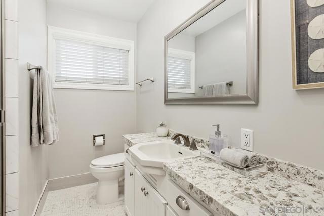 850 856 Olive Avenue, Coronado CA: https://media.crmls.org/mediaz/0fb0f1c6-b548-46d9-ba66-4b25a22a6d57.jpg