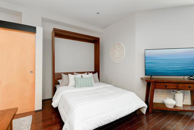 1551 4Th Ave, San Diego CA: https://media.crmls.org/mediaz/0fb22641-cb0e-466f-9778-f6d6b0a290a9.jpg