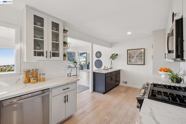 6801 ARMOUR DRIVE, Oakland CA: https://media.crmls.org/mediaz/0fb2f0c6-8eba-4f21-8cf6-8bd03b744544.jpg