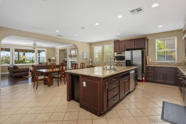 5029 Medalist Ct, Oceanside CA: https://media.crmls.org/mediaz/0fb33569-bb1b-4b26-ae91-e4bb06abf80f.jpg