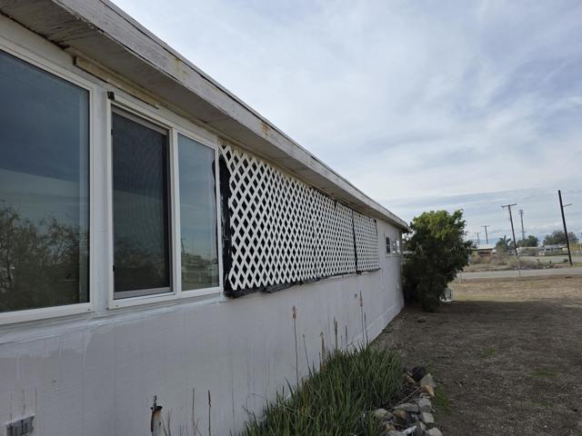 9588 Avenue H, Bombay Beach CA: https://media.crmls.org/mediaz/0fb33a0b-dbdf-4ade-b77d-32431b647457.jpg