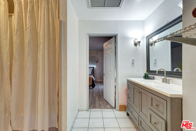 6230 Peach Avenue, Van Nuys CA: https://media.crmls.org/mediaz/0fb34c27-36ee-4dee-b52e-42a97f28a0b2.jpg