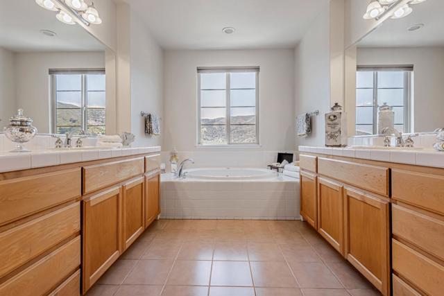 33 Lupine Valley Court, Brisbane CA: https://media.crmls.org/mediaz/0fb3e78d-c9b0-4ad9-b375-68b57ac492a1.jpg
