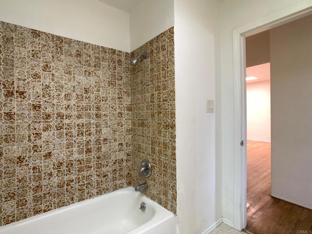 161 Twin Oaks Circle, Chula Vista CA: https://media.crmls.org/mediaz/0fb3e834-5c4d-4298-b8f6-8fcf7f2d9904.jpg