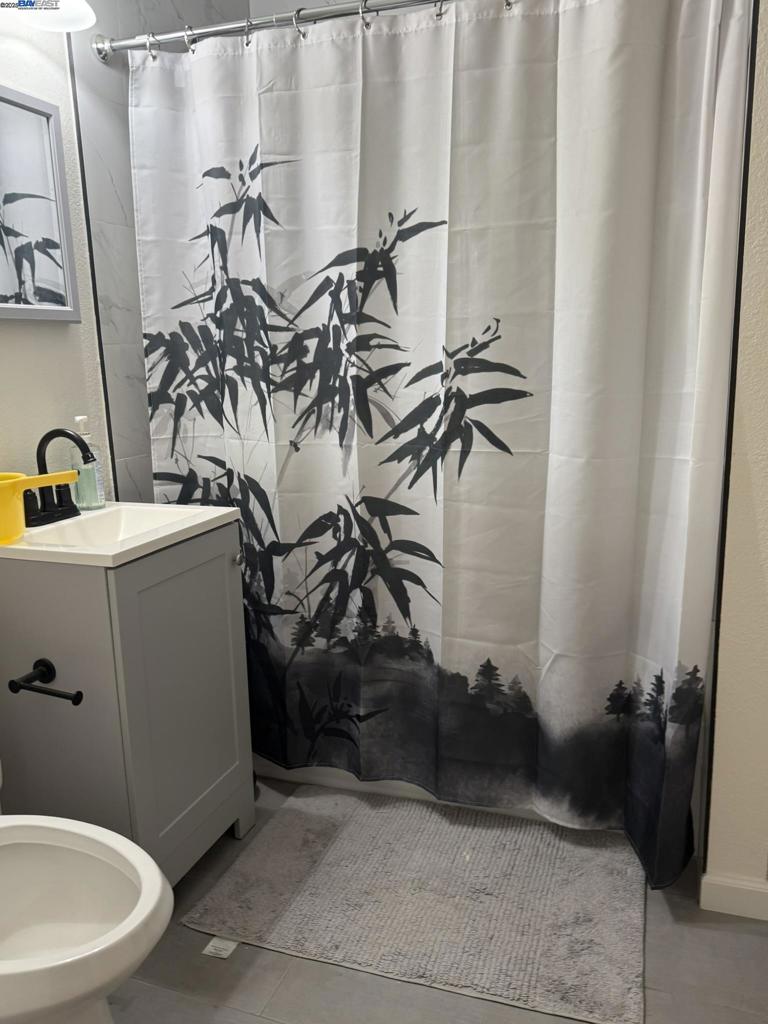 https://media.crmls.org/mediaz/0fb3f551-74cf-4e4c-8e01-dd07b3f37f7a.jpg?preset=X-Large