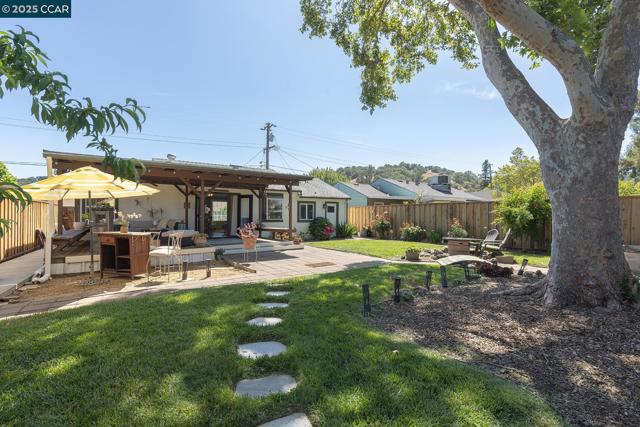 28 WESTWOOD, Napa CA: https://media.crmls.org/mediaz/0fb3fc65-0125-45b0-b73d-96e5ac8d49c6.jpg