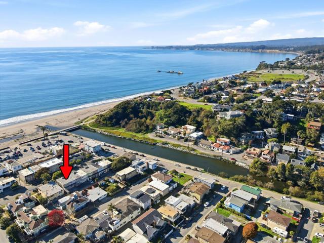 117 Marina Avenue, Aptos CA: https://media.crmls.org/mediaz/0fb4aa77-55cf-48b9-ad9e-cb368a7cce91.jpg