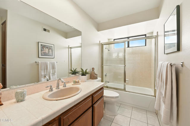 3042 Omega Avenue, Simi Valley CA: https://media.crmls.org/mediaz/0fb51263-8756-4978-b1df-2996e672c163.jpg