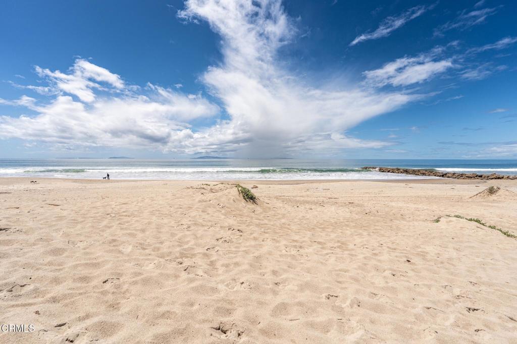 https://media.crmls.org/mediaz/0fb532ff-50de-4d68-bdbe-183807984677.jpg?preset=X-Large