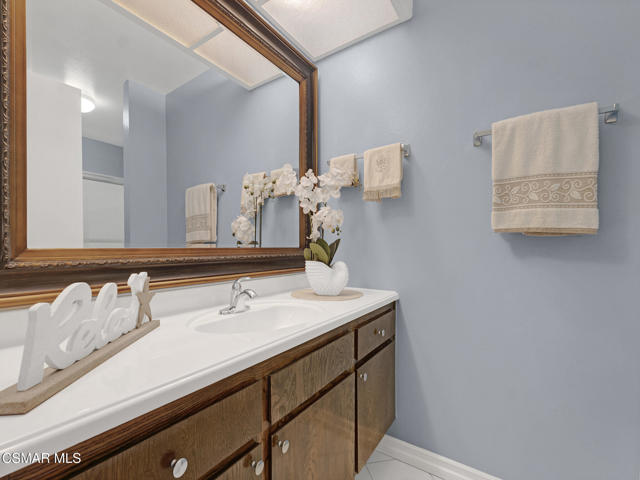 2031 Channelford Road, Westlake Village CA: https://media.crmls.org/mediaz/0fb57aba-0d46-4496-96af-9a87bdf4179d.jpg