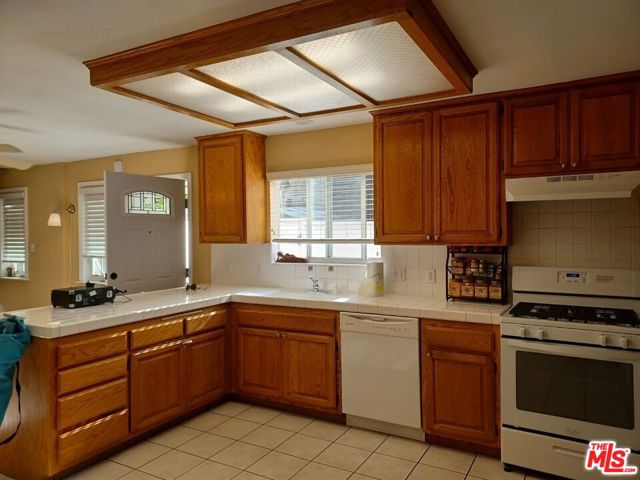 2763 1/2 Fairmount Avenue, La Crescenta CA: https://media.crmls.org/mediaz/0fb58d7f-fdac-47c8-ba12-78dc52282897.jpg