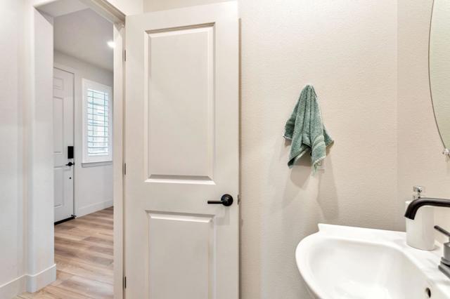 172 Vienna Way, Hollister CA: https://media.crmls.org/mediaz/0fb5a695-f817-4e0a-b83f-e004b3be5cde.jpg