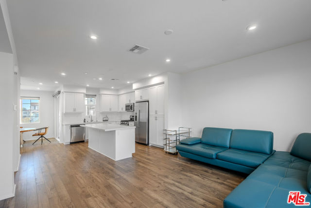 15978 Pilot Avenue, Chino CA: https://media.crmls.org/mediaz/0fb5b73b-e63a-4d27-a93f-152042f1debd.jpg