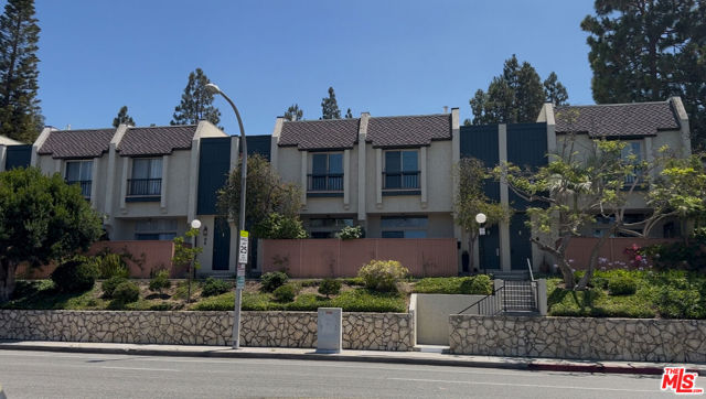 11260 Overland Avenue, Culver City CA: https://media.crmls.org/mediaz/0fb62855-1001-4598-8831-c4d89da4b571.jpg