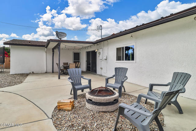 168 E Gainsborough Road, Thousand Oaks CA: https://media.crmls.org/mediaz/0fb64fa4-795c-40e4-b588-9b916fcae41e.jpg