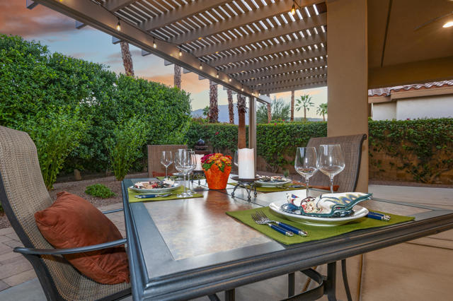 81463 Joshua Tree Court, La Quinta CA: https://media.crmls.org/mediaz/0fb6b1a2-94e3-4034-9dea-b3fe4deeac7e.jpg