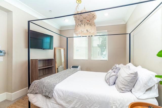 807 Santa Barbara Pl, San Diego CA: https://media.crmls.org/mediaz/0fb6c8e7-44ca-4069-b457-9688b433abbd.jpg