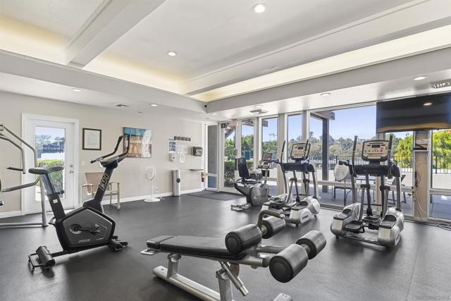2071 Caminito Circulo Norte, La Jolla CA: https://media.crmls.org/mediaz/0fb70874-049a-4c42-bacc-72accc8077db.jpg