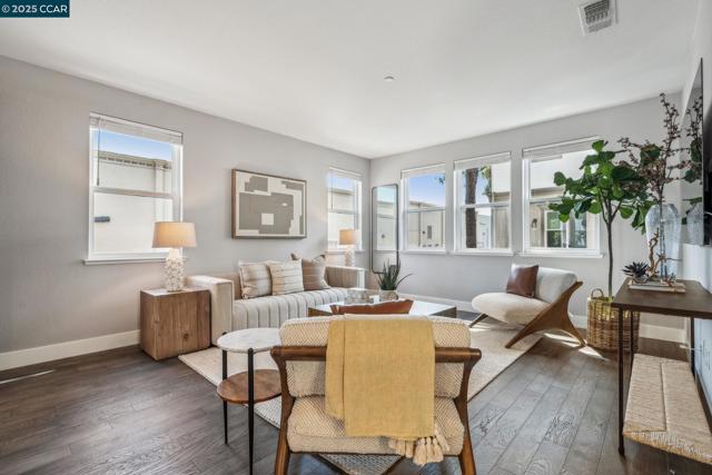 510 Ashton Way, Pleasant Hill CA: https://media.crmls.org/mediaz/0fb7c34d-e62f-4bff-a5b0-d404b5fbf3c2.jpg