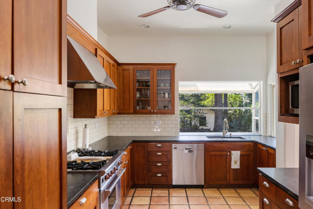 Detail Gallery Image 4 of 28 For 448 W Montecito Ave, Sierra Madre,  CA 91024 - 4 Beds | 2/1 Baths