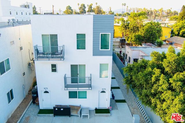 1875 W 20th Street, Los Angeles CA: https://media.crmls.org/mediaz/0fb7e943-626b-432e-8cee-f0bd67e9a873.jpg