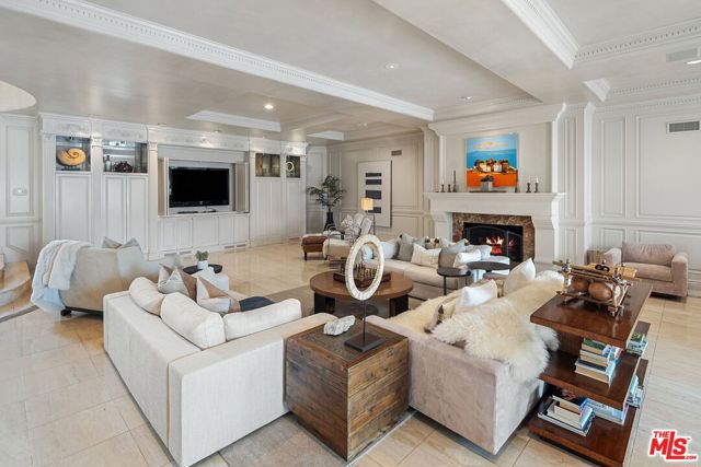 136 Georgina Avenue, Santa Monica CA: https://media.crmls.org/mediaz/0fb7edce-ab88-4445-be7a-207f2556249a.jpg