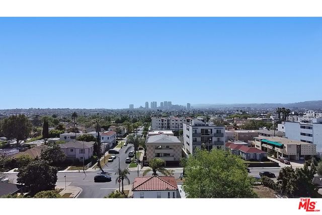 1569 S Orange Grove Avenue, Los Angeles CA: https://media.crmls.org/mediaz/0fb81881-86f1-4acb-bf8f-5047a55197ea.jpg