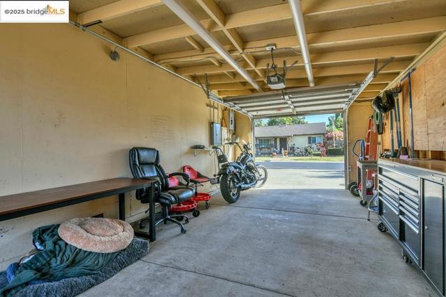 5071 Bonwell Drive, Concord CA: https://media.crmls.org/mediaz/0fb828fd-31f0-4356-8681-a1cffa90ce07.jpg