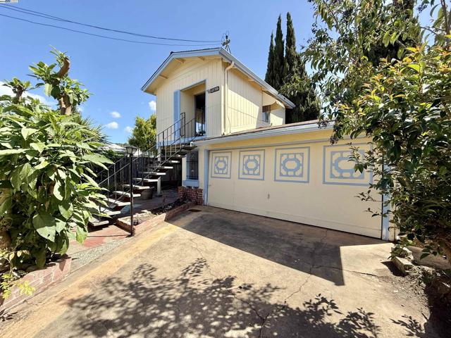 Image 35 of 57 For 574 Lewis Ave