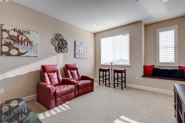 Image 31 of 60 For 2394 Amantea Way